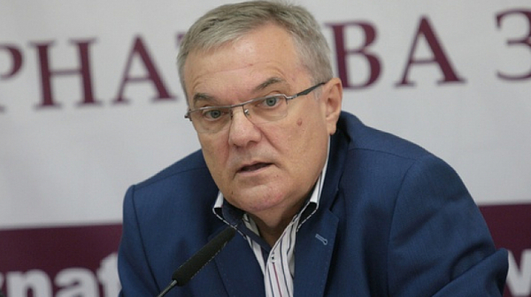 Р. Петков за рокадите в кабинета: Борисов клекна на Божков, както преди това на Доган
