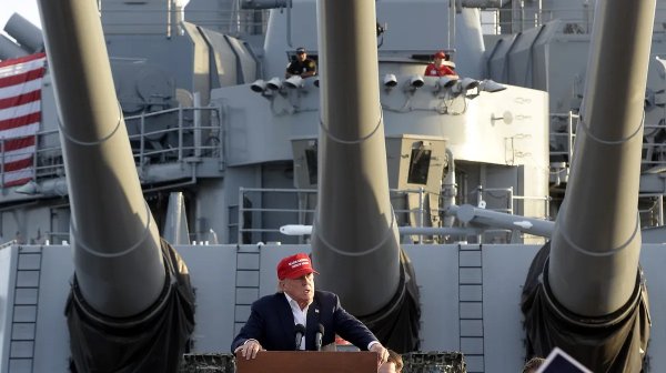 Тръмп кръсти на себе си нов клас бойни кораби на ВМС на САЩ