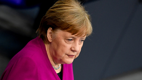 Меркел стряска германците: Моля ви, стойте си вкъщи. Предстоят тежки месеци