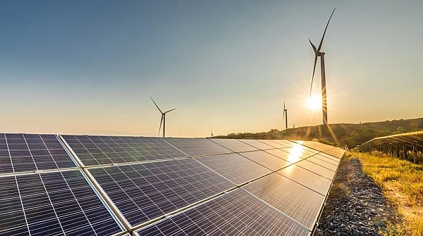 EK редуцира финансирането на проекти за слънчева и вятърна енергия с китайски инвестиции