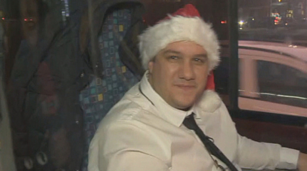 Шофьорите в градския транспорт на София облечени като Дядо Коледа