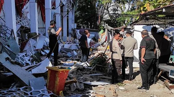 7,4 по Рихтер в Индонезия, сигнал за цунами