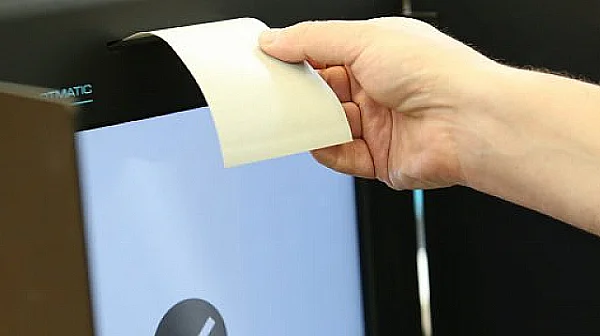 Как ученици, студенти и докторанти могат да гласуват извън постоянния си адрес?