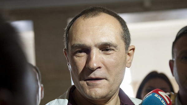 ”Оперативен източник” разпространява, че руснаци са отишли в ОАЕ да спасяват Васил Божков