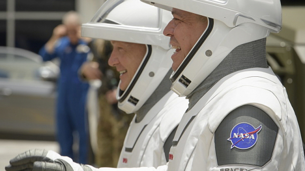 НАСА и SpaceX изстрелват двама астронавти /на живо/