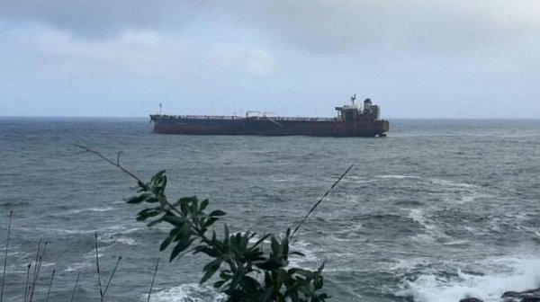 Административни неуредици отложиха изтеглянето на танкера „Кайрос“