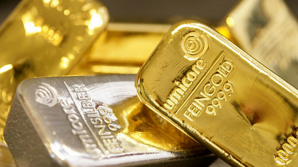 Силният долар събори цената на златото