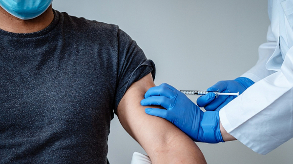 Експертите продължават да коментират дали има проблем с ваксината на ”АстраЗенека”