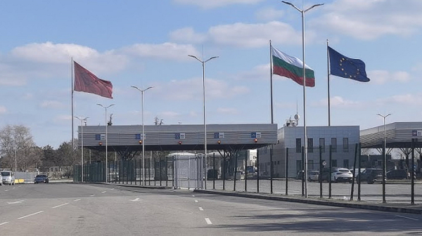 Интензивен трафик към Турция: Колони на „Капитан Андреево“ и „Лесово“