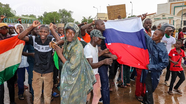 Париж: Нигерските пучисти нямат никакви правомощия да експулсират френския посланик