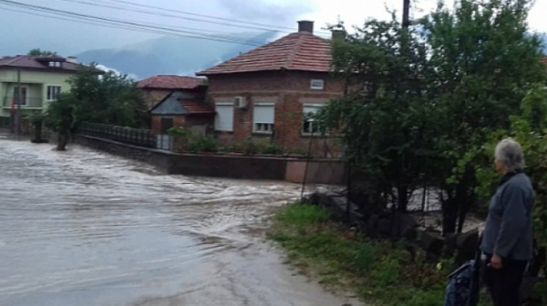 Комисар Николов: Има бедстващи хора, но няма информация за загинали и пострадали при наводненията в Богдан