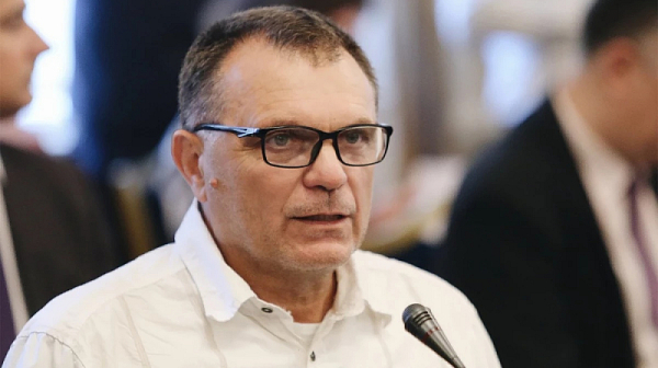 Оставката не означава, че правителството е паднало, според политолог