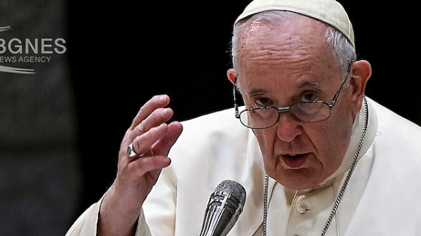 Папа Франциск: Сексуалното удоволствие - дар от Бога, но е подкопано от порнографията