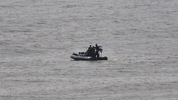 Трети ден: Издирването на изчезналия риболовен кораб продължава