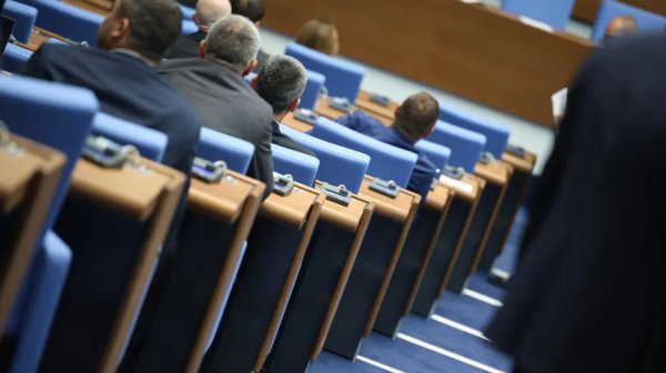 НС обсъжда промени в Семейния кодекс. БФЖ: „Обричат жертвите на насилие на тормоз до гроб“