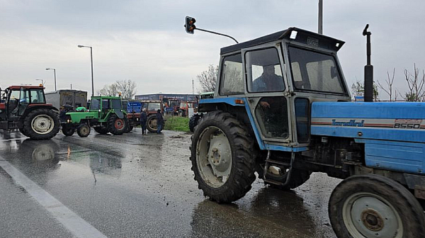 Пети ден протест на фермерите: „Кулата-Промахон“ блокиран до 18 ч.