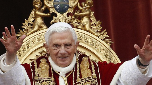 Папа Бенедикт XVI написа книга
