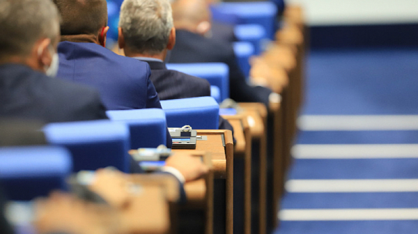 На второ четене депутатите гласуват да увеличат ли мандата на членовете на КЗК