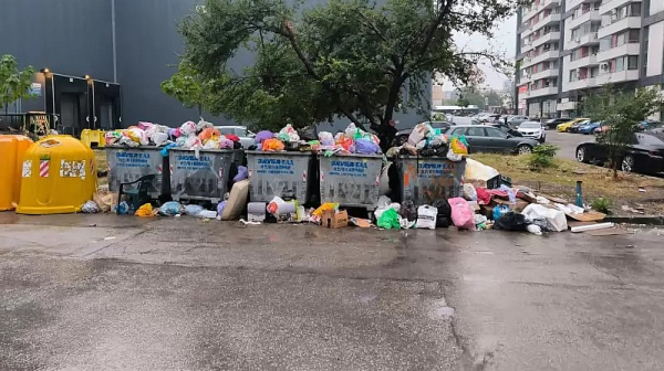 Трети уикенд в битка с боклука: „Люлин“ и „Красно село“ още чакат чисто утре