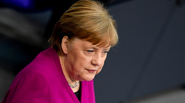 Меркел стана служебен канцлер на Германия