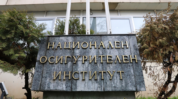 Обезщетенията от НОИ постъпват по сметките днес