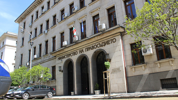 Според министъра системата работи, но фактите са други: домашното насилие е нерешен проблем