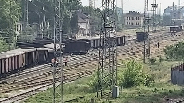 Вагони на товарен влак се преобърнаха в Нова Загора