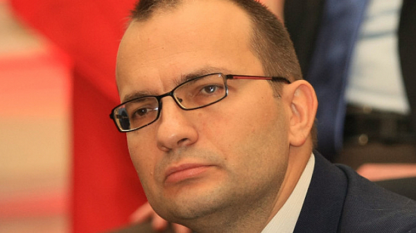 Мартин Димитров: С 9% ДДС Борисов иска да успокои ресторантьорите, които готвеха протест