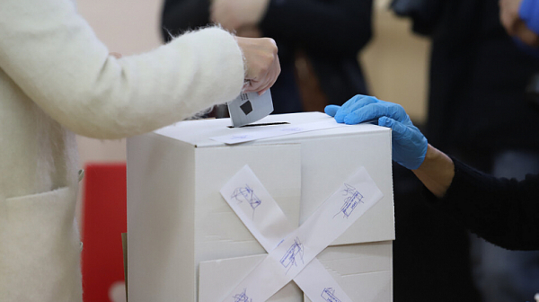 Над 47 000 са онлайн заявленията за гласуване от българите в чужбина