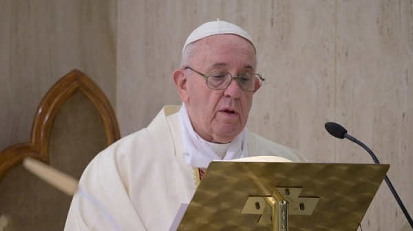 Празничната литургия ще е без папа Франциск, заради болки в кръста