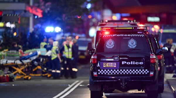 Страшен екшън в търговски център в Сидни. Има жертви и ранени след нападение с хладно оръжие /видео/