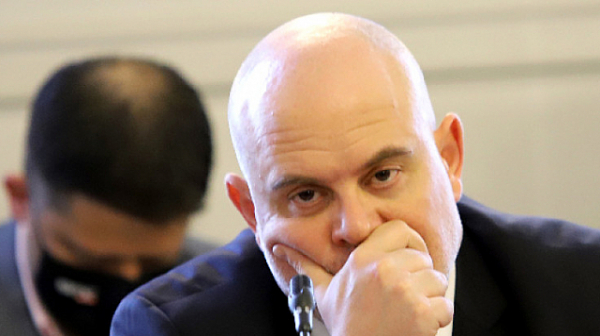 ВСС обяви за ”недопустимо” отстраняването на Гешев