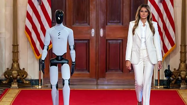 Мелания Тръмп влезе в Белия дом с робот