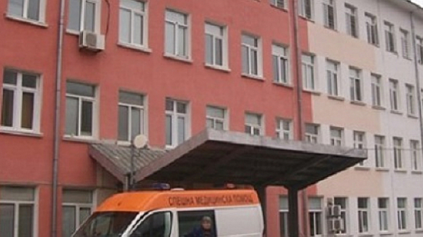 От Спешното във Враца: ”Мама седеше посиняла от студ в стая с починала жена и отворени прозорци”