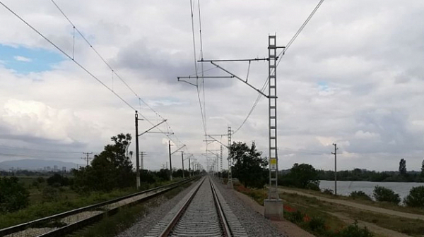 Товарен влак уби мъж край Радомир
