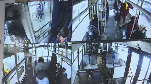 Нападнаха жена в столичния градски транспорт пред очите на десетки пътници