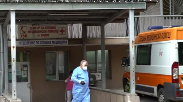 Eкипи на ВМА дезинфекцират видинската болница