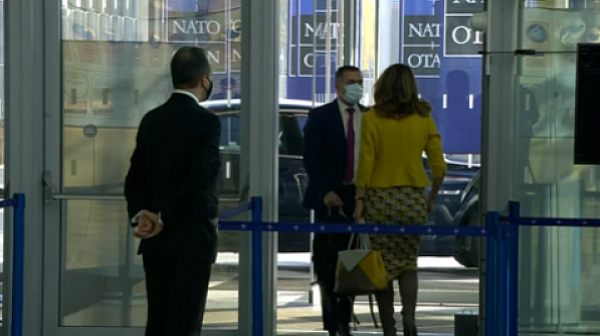 Захариева стана за смях в сградата на НАТО