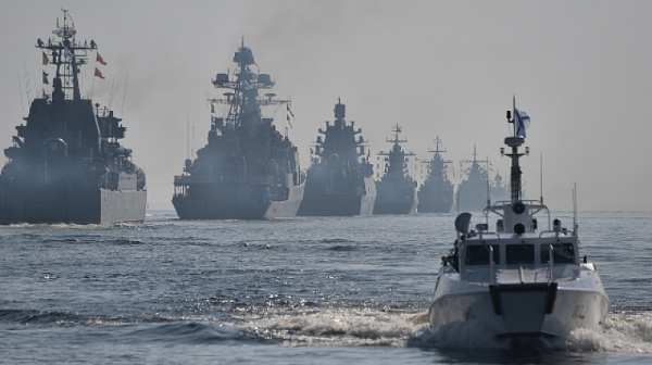 Русия пусна 15 бойни кораба в Черно море