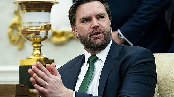 Пакистан предлага Джей Ди Ванс да преговаря с Техеран