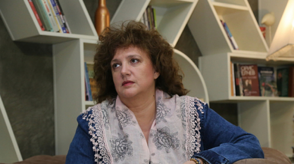 Весислава Танчева: Зад разговорите за правителство бълбукат зависимости, които никога няма да разберем