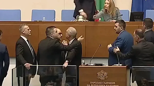 Обиди, крясъци, напрежение: 