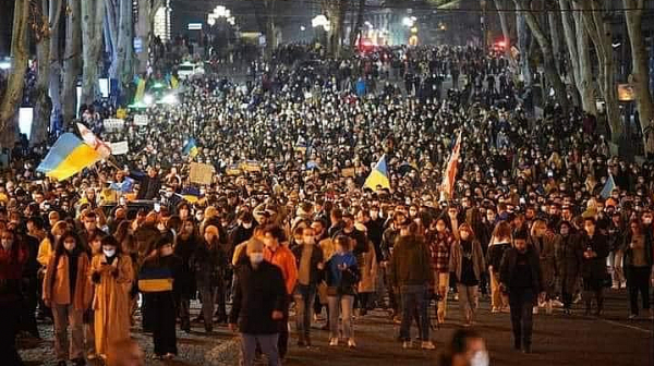 Хиляди на протест в Грузия срещу водената от кабинета проруска политика