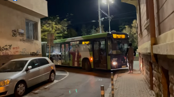 Ето как софийската уличка ”Иван Асен II”, се превърна в капан за автобуси