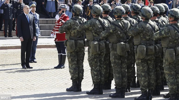 Военен парад в София отбелязва Деня на храбростта /на живо/