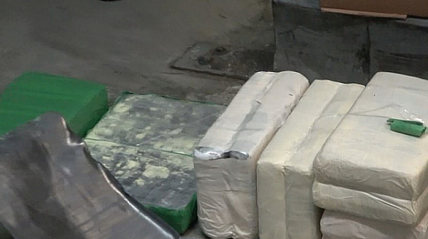 5,5 тона кокаин откриха в контейнер на пристанището във Валенсия