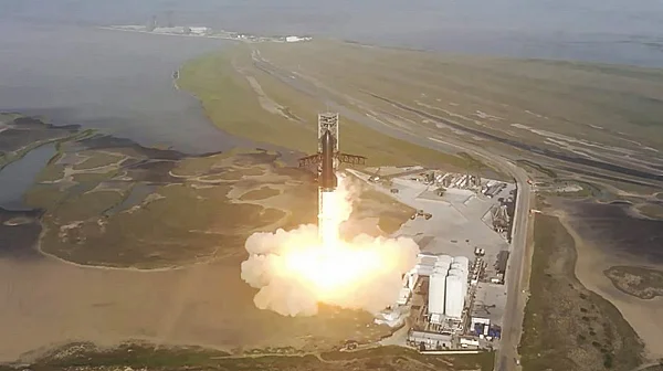 Криптоинвеститор ще оглави първия пилотиран полет до Марс на SpaceX