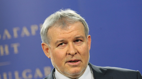 Румен Христов се изсили: Президентът да не участва в политиката 2 години след края на мандата си