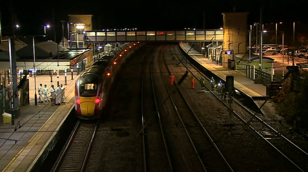 Девет души с опасност за живота след серия намушквания във влак край Кеймбридж