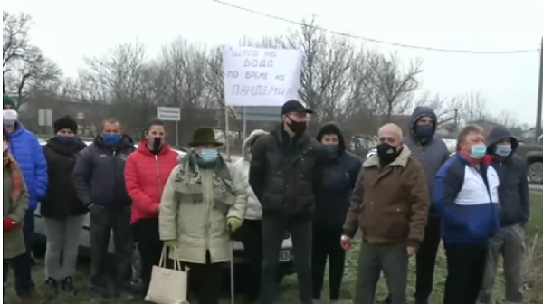 Жители на русенското село Драганово затварят пътя за Русе